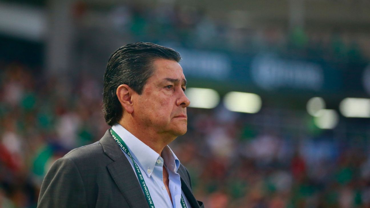 Luis Fernando Tena pide a un mexicano para solucionar una dificultad en Guatemala - ESPN