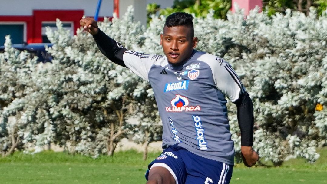 Jhon Vélez pegó una brutal patada y dejó a Junior con 10 hombres - ESPN