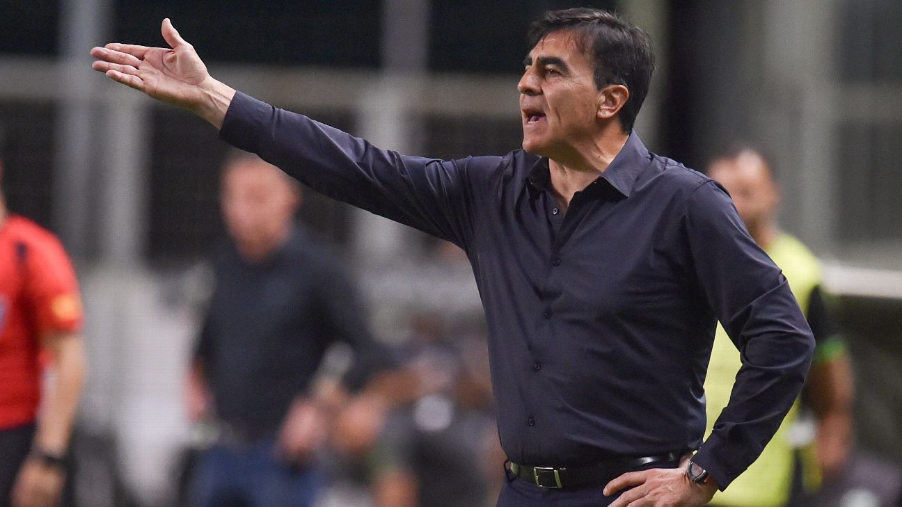 Quinteros y su continuidad en Colo Colo: 