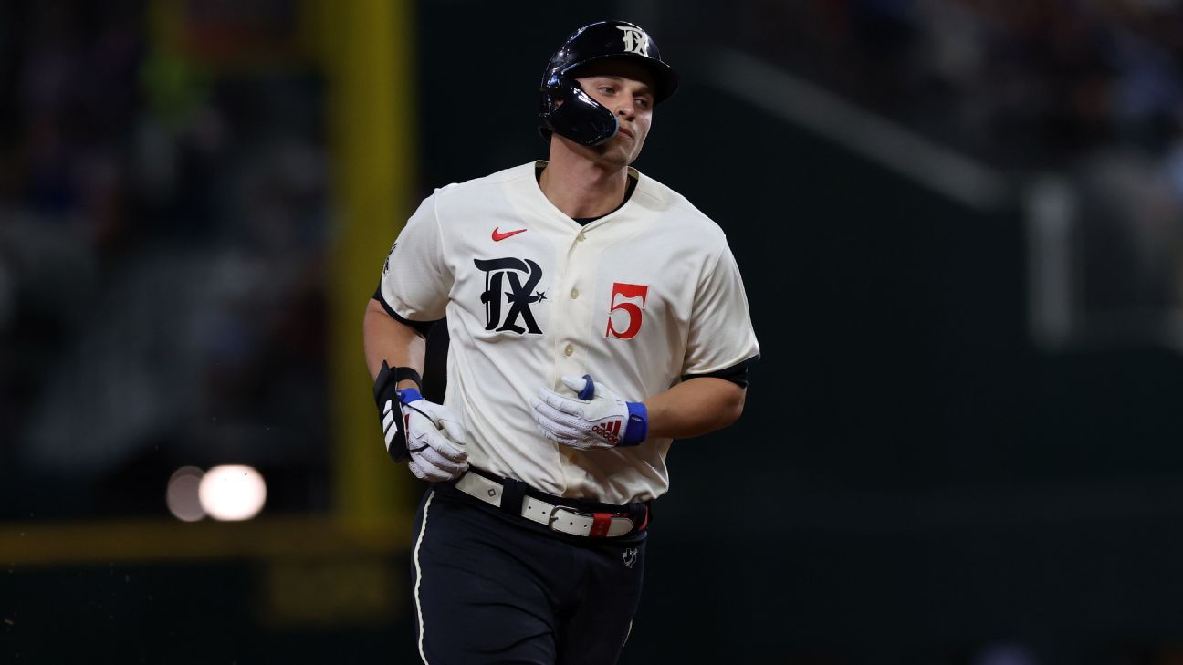 Rangers' Corey Seager sprains thumb on slide; X-rays negative - ESPN