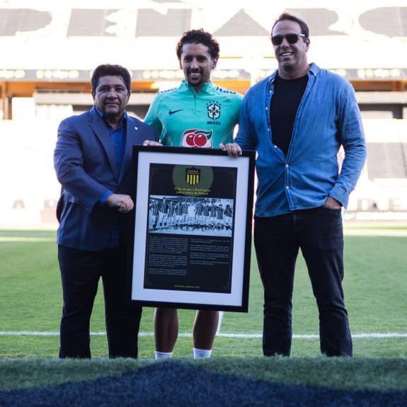 Peñarol homenajeó y recordó el día en que Brasil jugó con su camiseta - ESPN