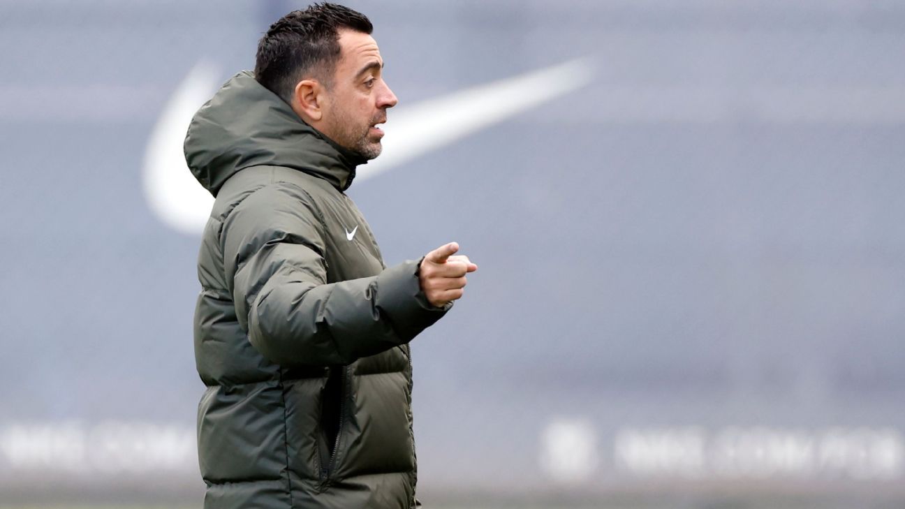 Fuentes: Laporta no obligó a Xavi a cambiar la convocatoria del Barcelona - ESPN