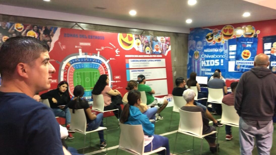 Ventas de Chivas se disparan en día de presentación de 'Chicharito' - ESPN