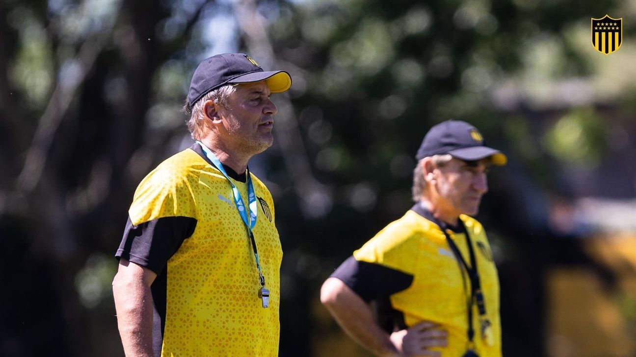 Diego Aguirre confirmó que llegan dos zagueros más, y que Peñarol va por un 9 extranjero - ESPN