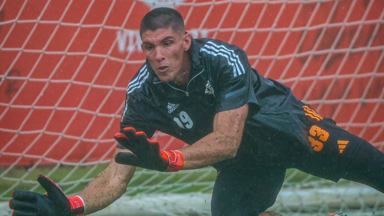 Sergio Rochet, la lesión que lo tuvo jugando con dolor, y la exigencia positiva de Bielsa - ESPN