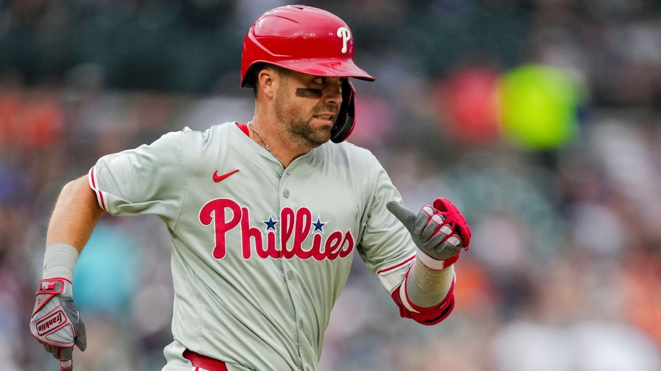 Banged-up Braves sign Whit Merrifield to major league deal - ESPN