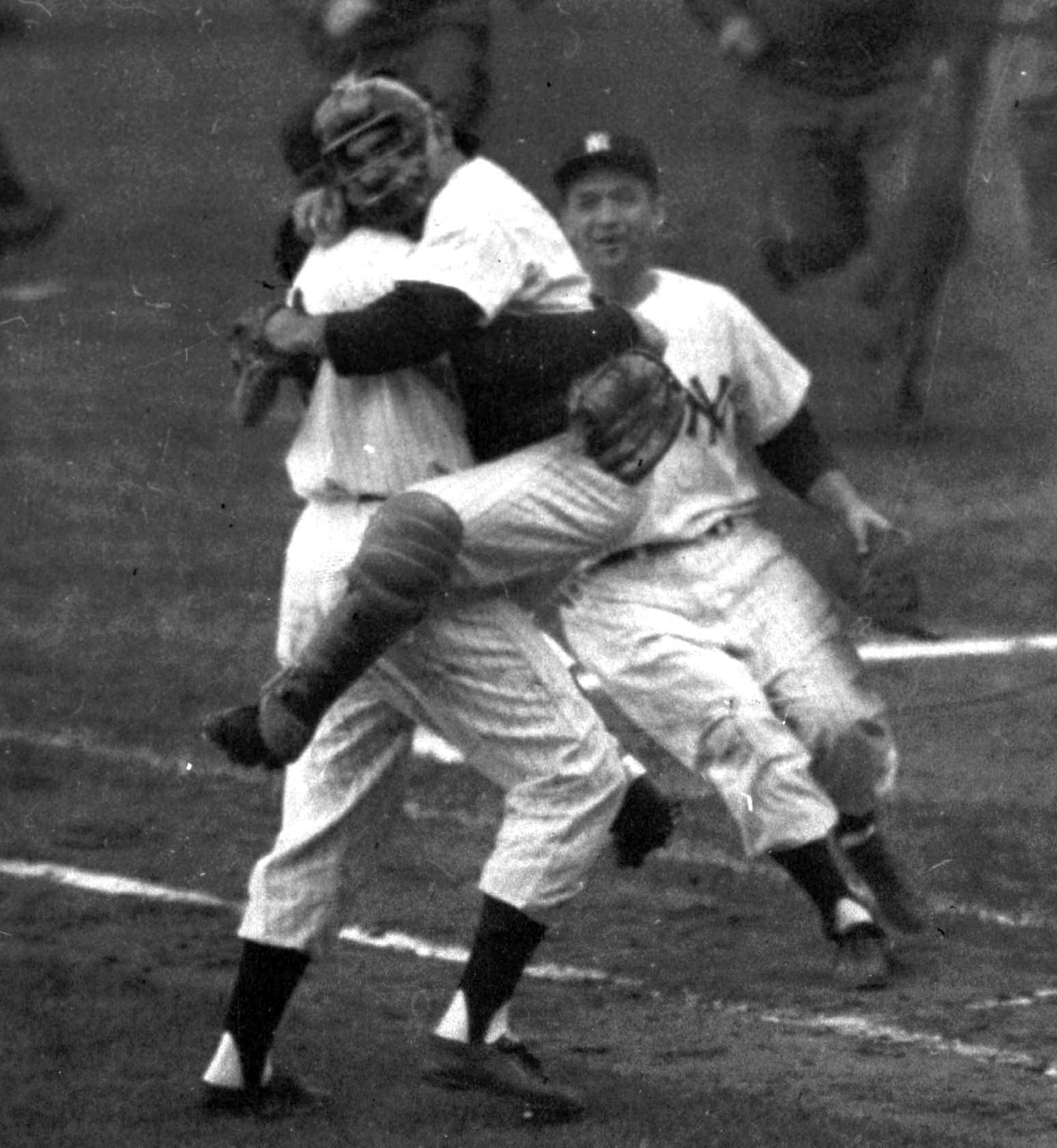 Yogi Berra embraces Don Larsen