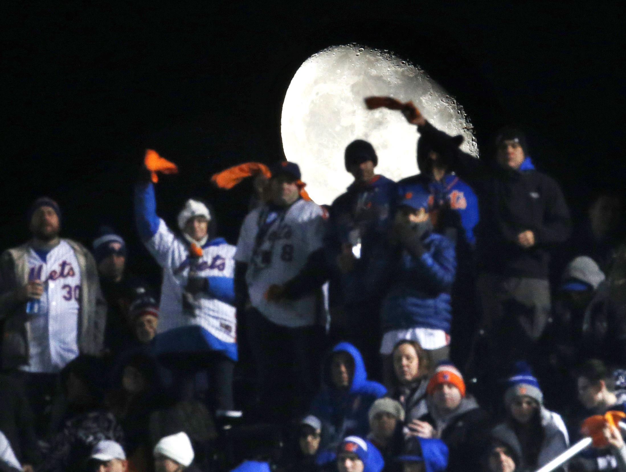 La luna brill� con fuerza