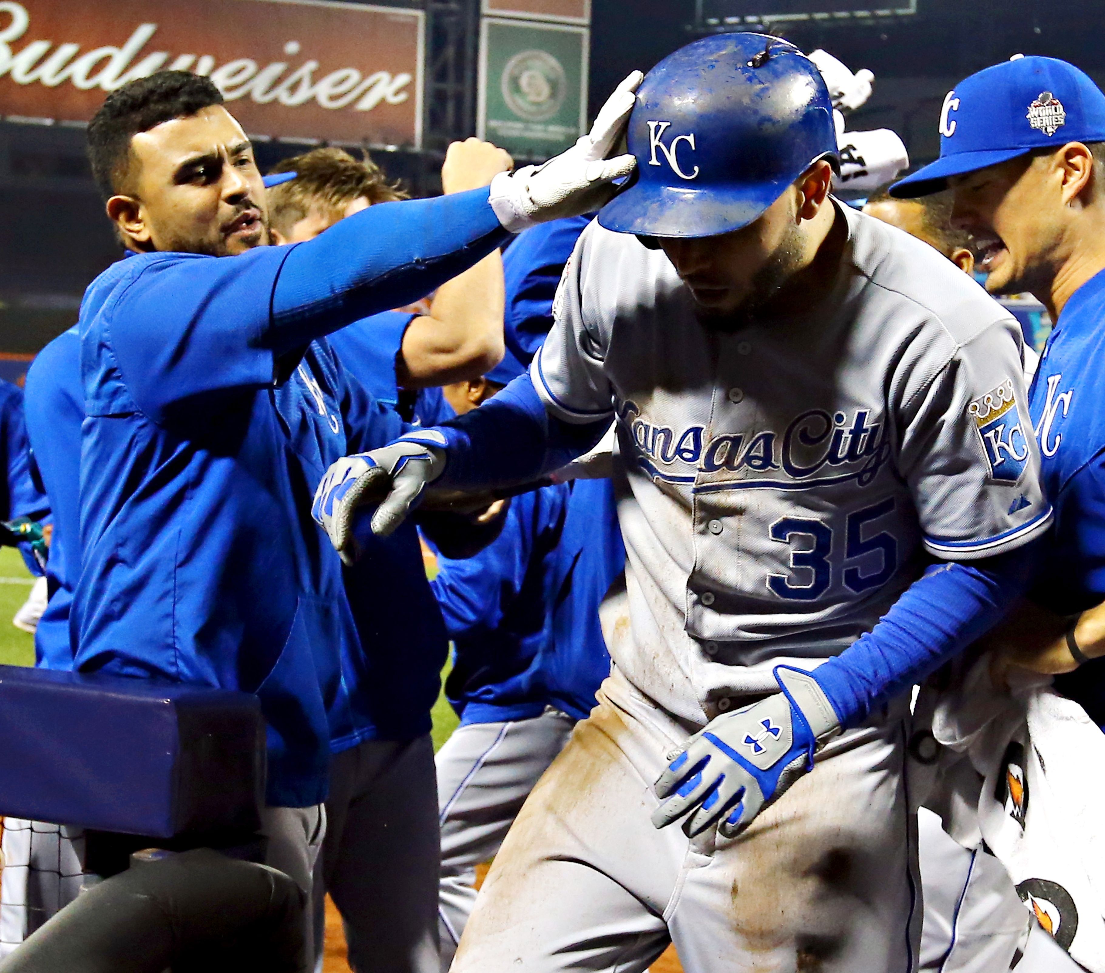 Eric Hosmer celebra