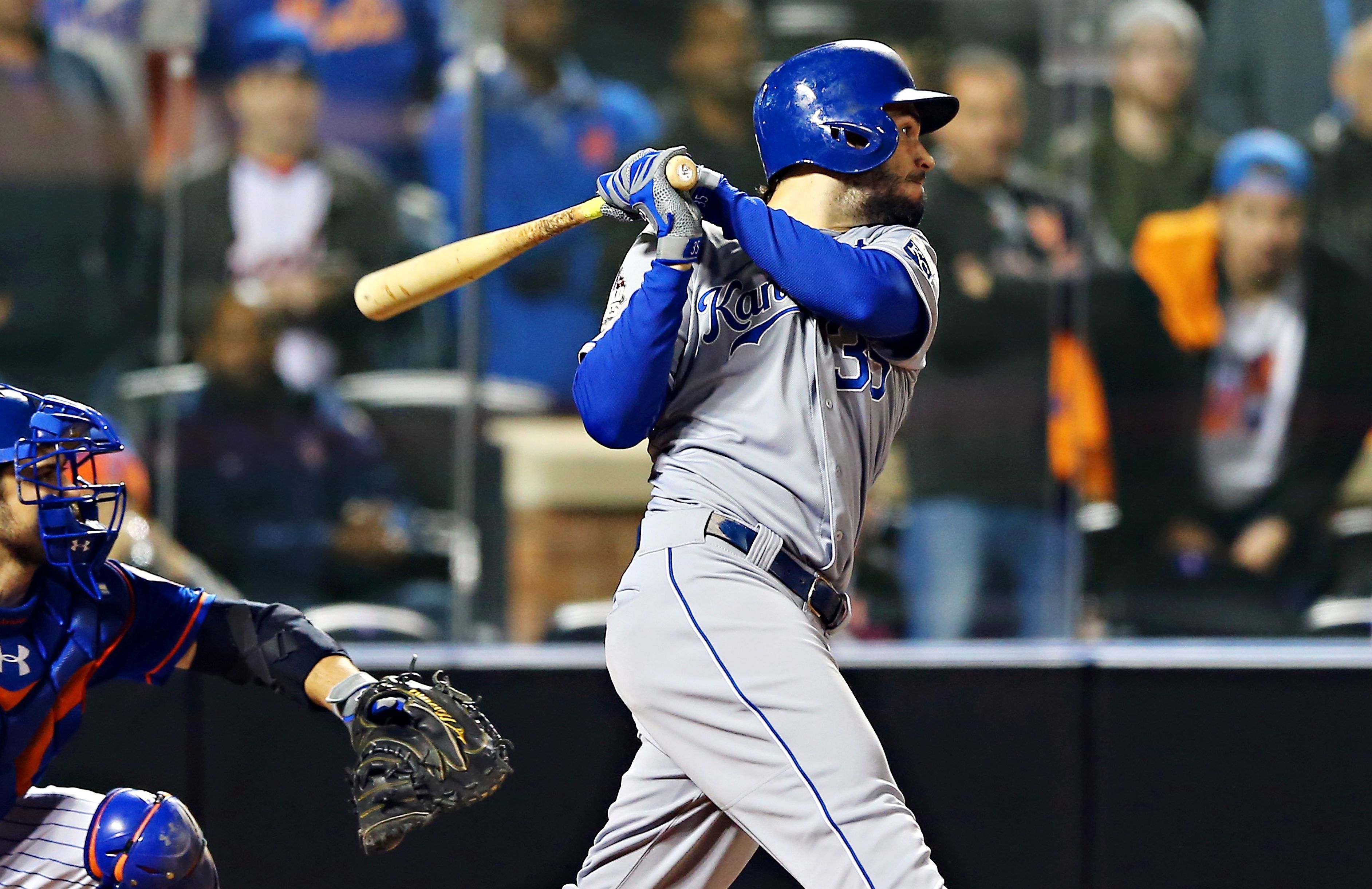 Doblete clave de Hosmer en la novena