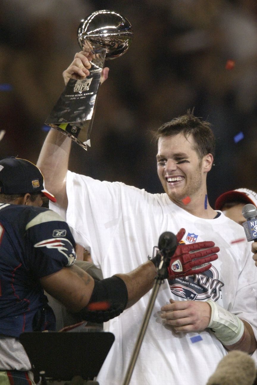 Los New England Patriots ganaron su segundo campeonato en un lapso de tres a�os tras vencer a los Carolina Panthers, 32-29, en el Super Bowl XXXVIII en Houston, Texas. Tom Brady fue elegido el Jugador M�s Valioso del partido.