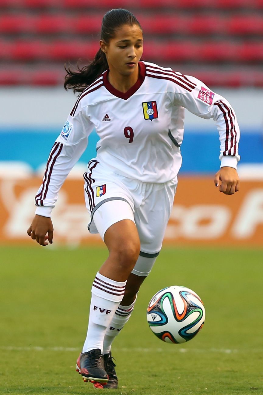 Deyna Castellanos