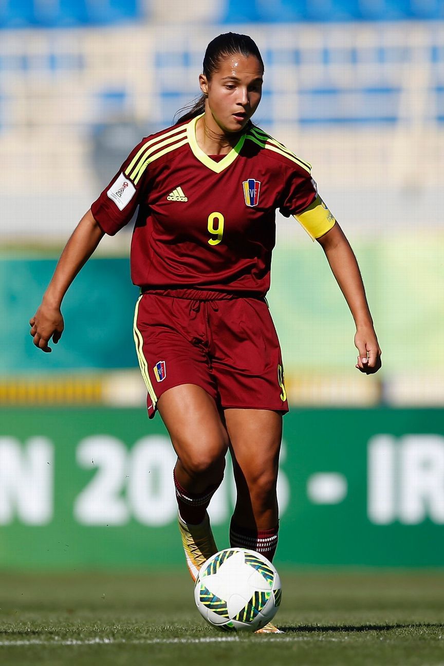 Deyna Castellanos