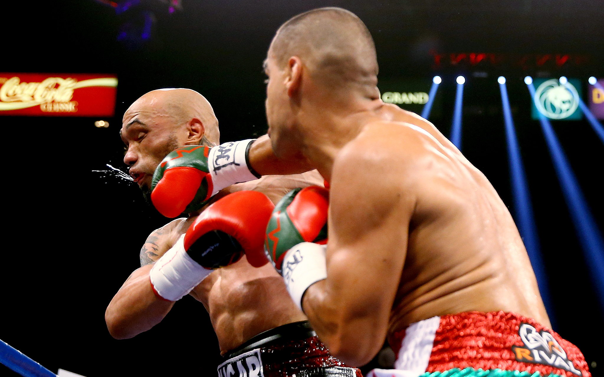 Carlos Molina punches Ishe Smith