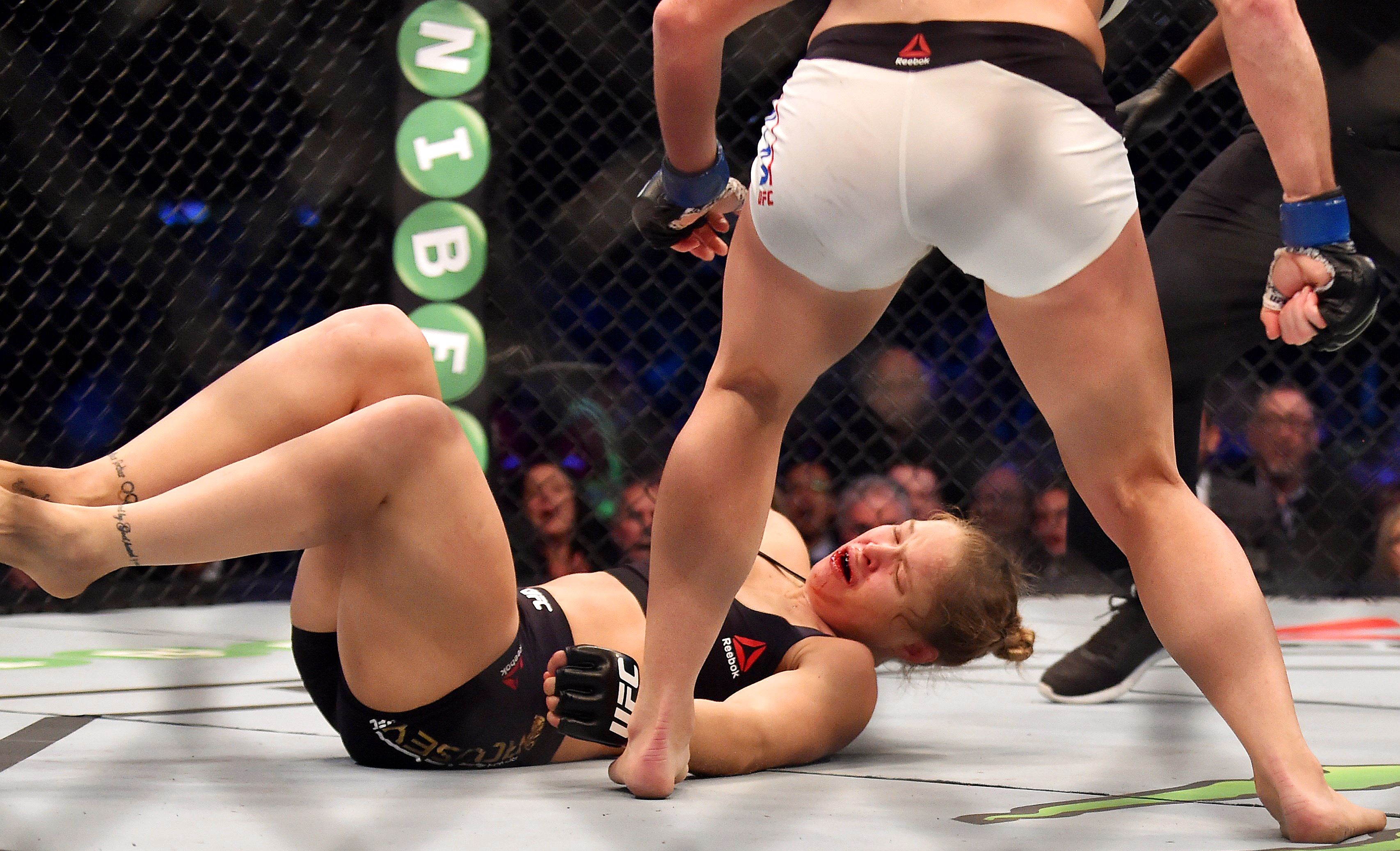 Holly Holm Knocks Out Ronda Rousey Photos Holly Holms Kick Heard Round The World Espn 