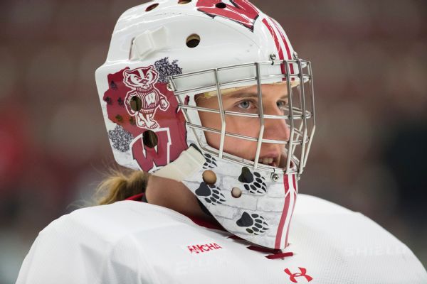 Desbiens wins 2017 Patty Kazmaier Memorial Award