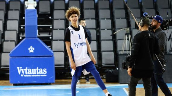 ESPN - LaMelo and Lonzo Ball are the first brothers ever to be taken in the  top 5 of the NBA Draft 👏