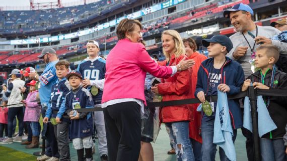 Titans owner Amy Adams Strunk replies to Texans on Oilers