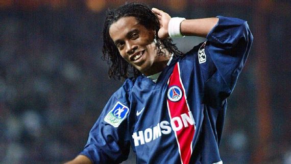 El día que Ronaldinho vaticinó que 'ganaría un partido solo' con el PSG,  antes de irse al Barcelona