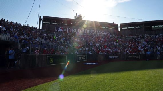 Chicago Cubs soak up atmosphere at Field of Dreams game