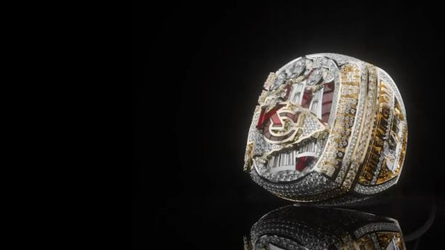 Chiefs unveil Super Bowl rings, Patrick Mahomes celebrates one last time