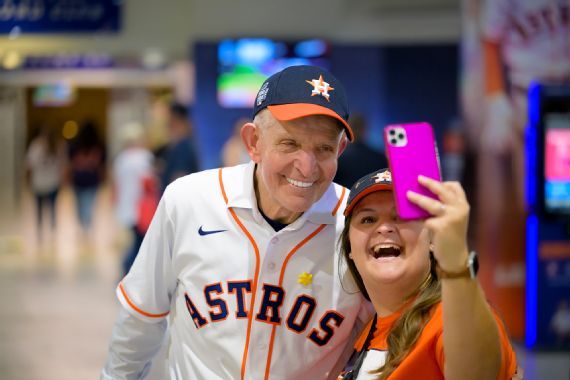 Houston Astros 'Gold Rush' merchandise event: Thousands of fans