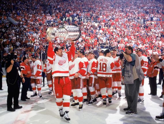 The Story of the Detroit Red Wings [Book]