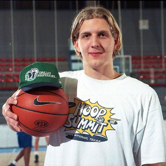 loseta Historiador Elaborar They couldn't stop him' - The oral history of Dirk Nowitzki's 1998 Nike  Hoop Summit
