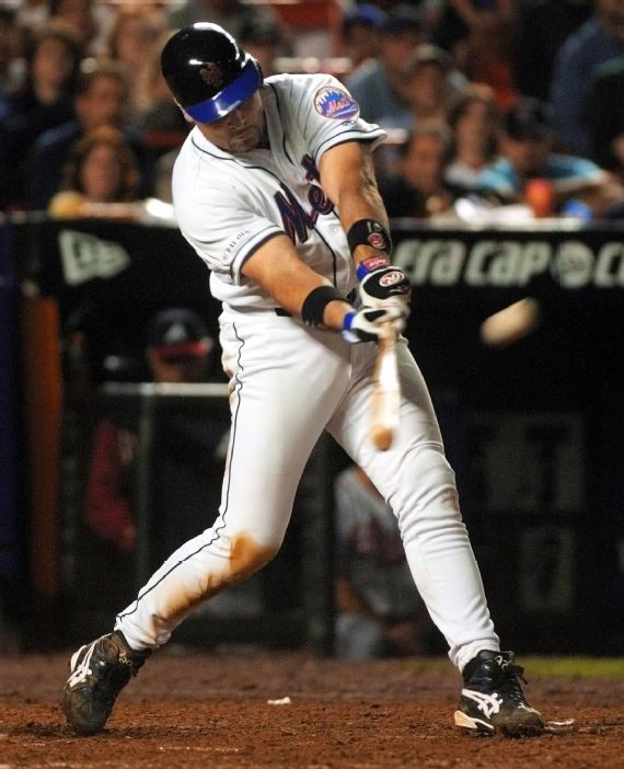 Mets admit mistake in selling 9/11 jersey worn by Mike Piazza