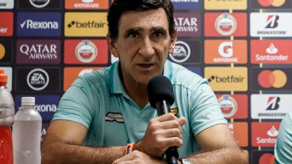 Técnico do Guaraní afirma que árbitro reconheceu erro em gol do Palmeiras: 