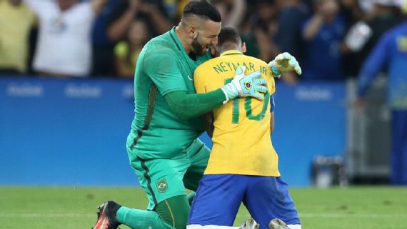 Técnico da seleção olímpica confirma confirma interesse em ter Weverton