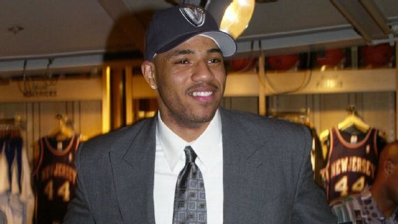 Образ Кеньона Мартина после выбора под номером 1 на драфте НБА 2000 командой New Jersey Nets.
