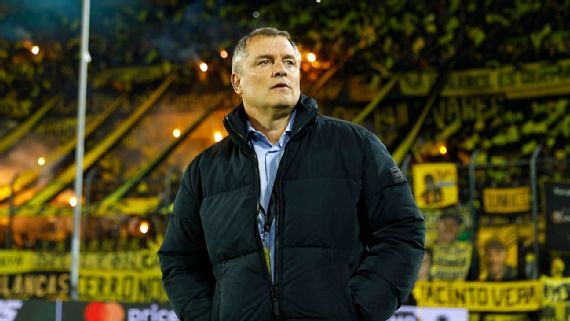 Diego aguirre en el cds frente a the strongest