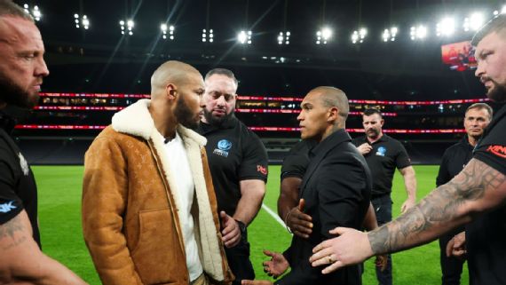 Chris Eubank Jr. (L) and Conor Benn face off