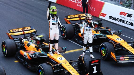 Lando Norris celebra la vittoria a Monaco