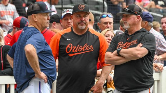 Fredi González and Brian Snitker, former and current Braves managers, in a dugout setting.