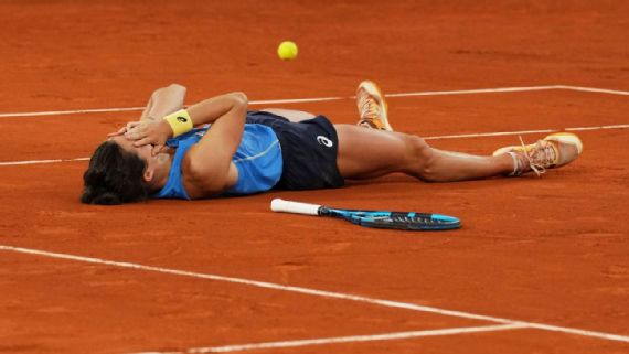 Loïs Boisson playing tennis