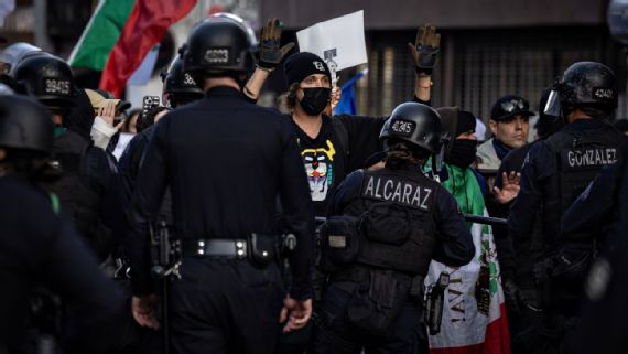 Protests in downtown Los ⁤Angeles following federal immigration actions.