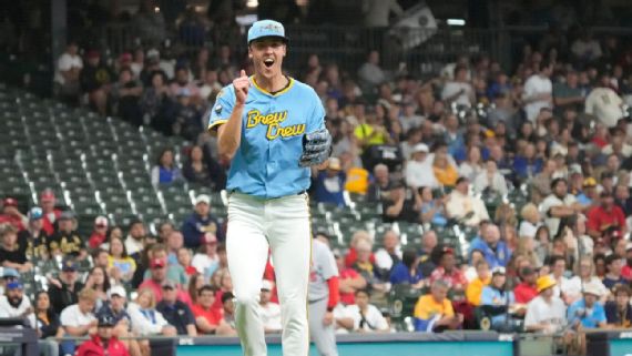 Jacob⁤ Misiorowski reacts after a strikeout against the Cardinals