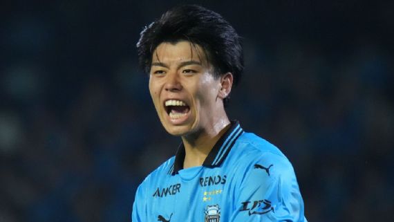 Kota Takai poses in his new Tottenham Hotspur kit.