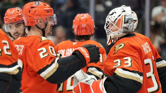 Anaheim Ducks team on ice