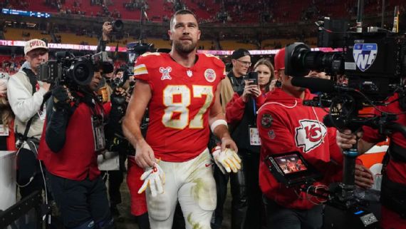 Travis Kelce in action