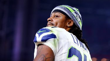 Marshawn Lynch returns lost wallet to Seahawks fan - 6abc Philadelphia