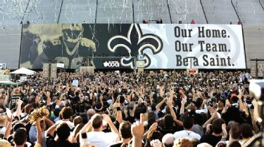 Saints unveil Tom Benson statue outside Superdome