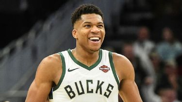 Giannis Antetokounmpo has Bucks as last unbeaten team in NBA - ESPN