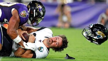 Jacksonville Jaguars rookie Gardner Minshew gets popped in preseason debut