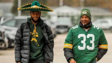 Green Bay Packers RB Aaron Jones wears brother Alvin's Riders jersey on road  trip to Minnesota - 3DownNation