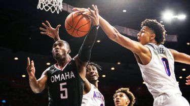 Arizona guard Josh Green (0) drives past Pepperdine guard Jade