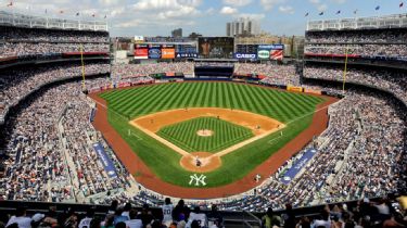 April 10, 1980: Rangers' Mickey Rivers runs home to beat Yankees