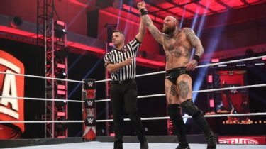 Wrestlemania 36 Mcintyre Stops Lesnar Gronk Wins 24 7 Title